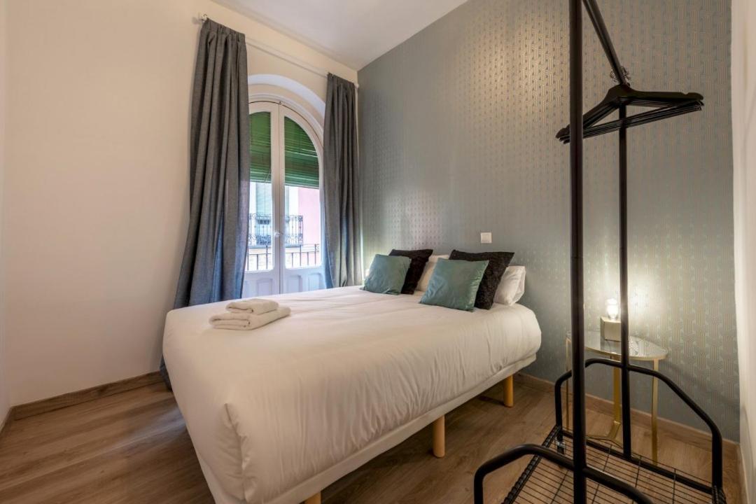 3 Bedrooms 1 Bathroom Furnished - Lavapies- Mintystay Madrid Exterior foto